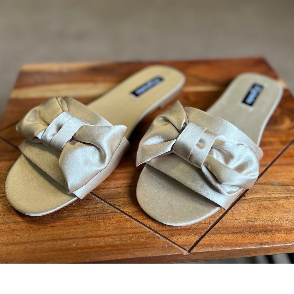 Zigi Soho Valiant Nudsa Champagne Satin Bow Flat Slide Sandals Womens 7 M